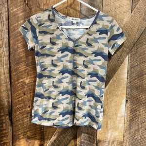 Blue Mood fitted camo print with blue short sleeve T size L